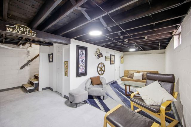 2300 Dean Avenue, Des Moines, IA 50317