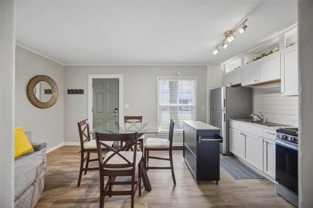 2300 Dean Avenue, Des Moines, IA 50317