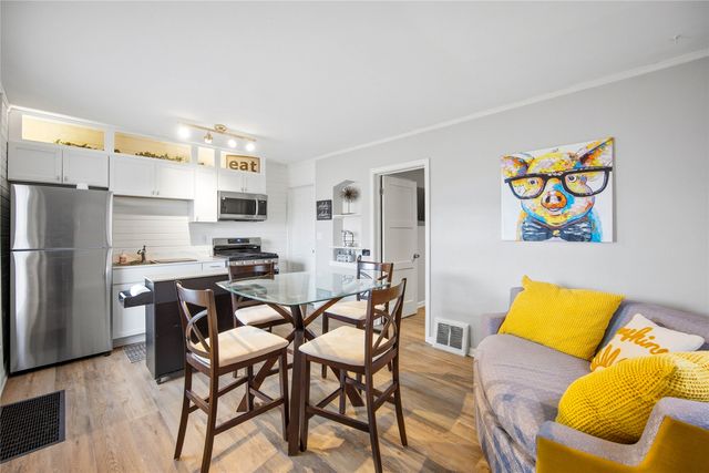 2300 Dean Avenue, Des Moines, IA 50317