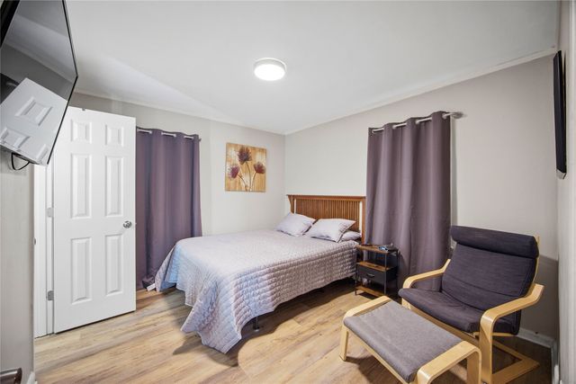 2300 Dean Avenue, Des Moines, IA 50317