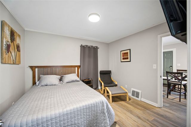 2300 Dean Avenue, Des Moines, IA 50317