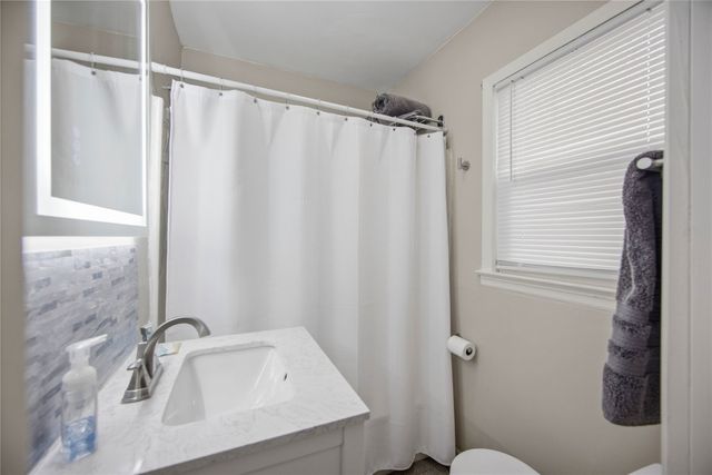 2300 Dean Avenue, Des Moines, IA 50317