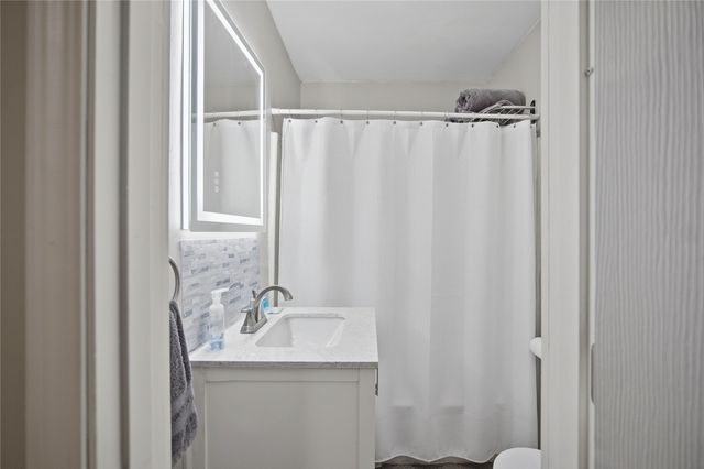 2300 Dean Avenue, Des Moines, IA 50317