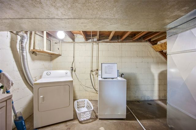 2300 Dean Avenue, Des Moines, IA 50317