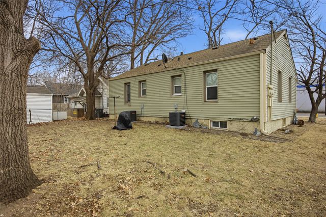 2300 Dean Avenue, Des Moines, IA 50317