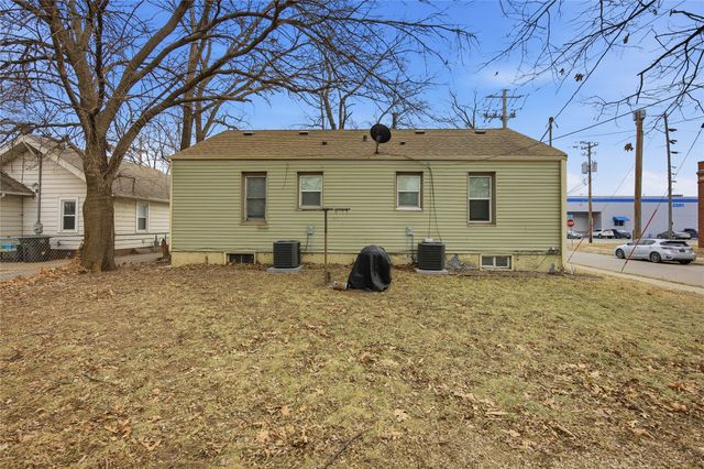 2300 Dean Avenue, Des Moines, IA 50317