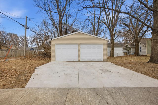 2300 Dean Avenue, Des Moines, IA 50317