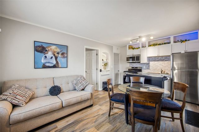 2300 Dean Avenue, Des Moines, IA 50317