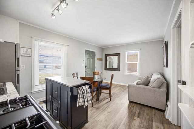 2300 Dean Avenue, Des Moines, IA 50317