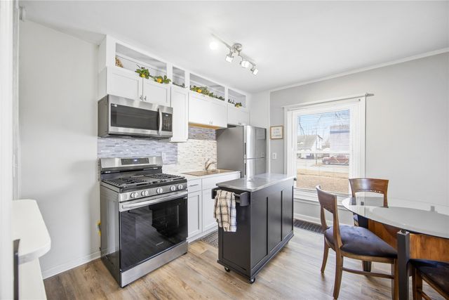 2300 Dean Avenue, Des Moines, IA 50317