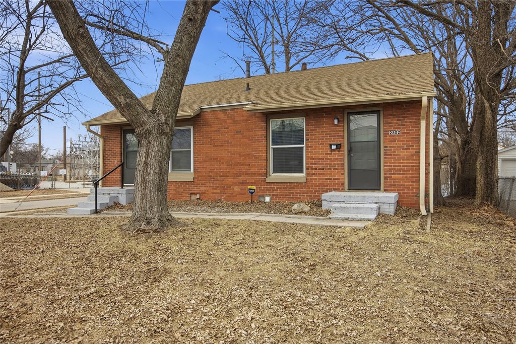 2300 Dean Avenue, Des Moines, IA 50317