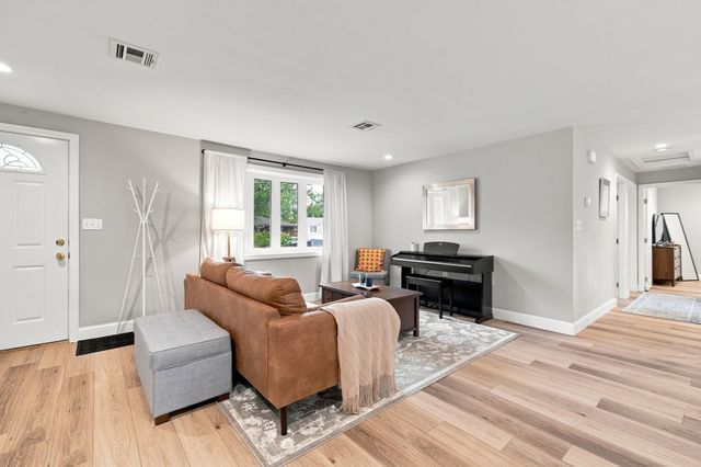 7 Philip Road, Framingham, MA 01701
