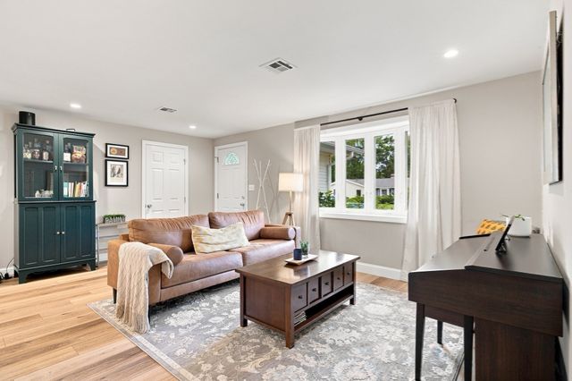 7 Philip Road, Framingham, MA 01701