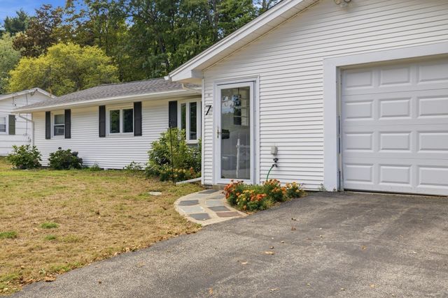 7 Philip Road, Framingham, MA 01701