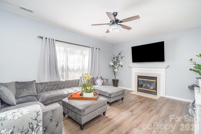 407 Goodloe Drive, Charlotte, NC 28262