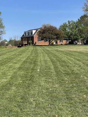 912 Long Creek Rd, Lafayette, TN 37083