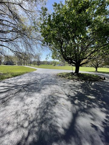 912 Long Creek Rd, Lafayette, TN 37083