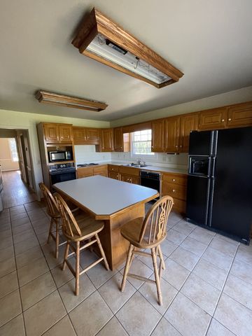 912 Long Creek Rd, Lafayette, TN 37083