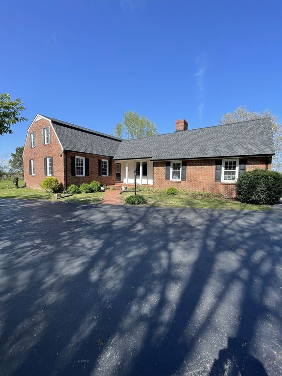 912 Long Creek Rd, Lafayette, TN 37083