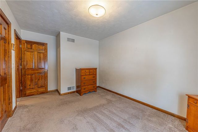 536 Lori Dr, Allegheny Twp, PA 15656