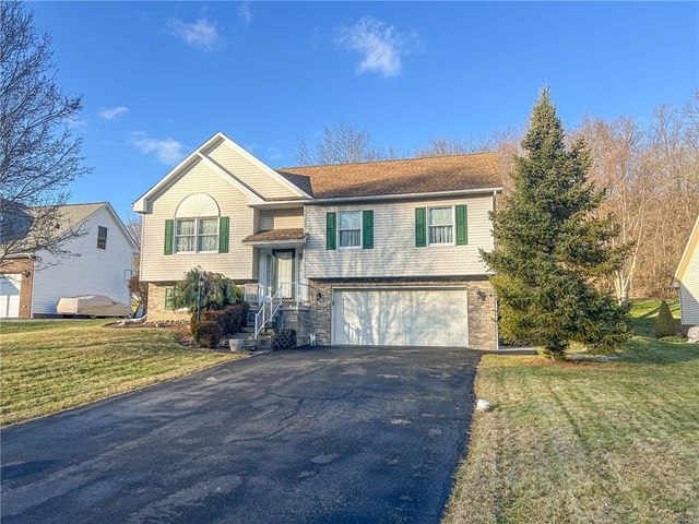 536 Lori Dr, Allegheny Twp, PA 15656