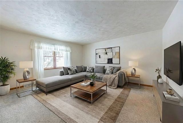 536 Lori Dr, Allegheny Twp, PA 15656