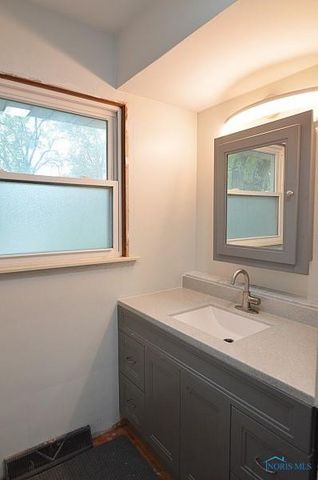 2113 Broadstone Road, Toledo, OH 43615