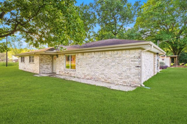 993 County Road 2271, Cleveland, TX 77327