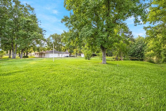 993 County Road 2271, Cleveland, TX 77327