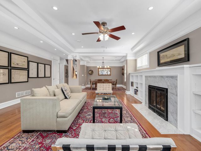 333 Kenmore Avenue, Elmhurst, IL 60126