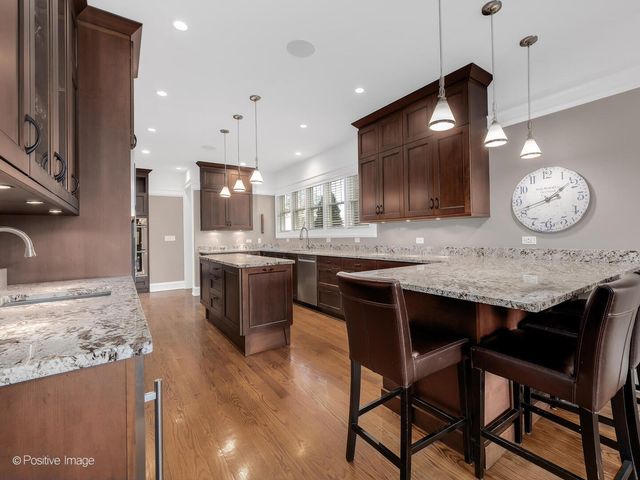 333 Kenmore Avenue, Elmhurst, IL 60126