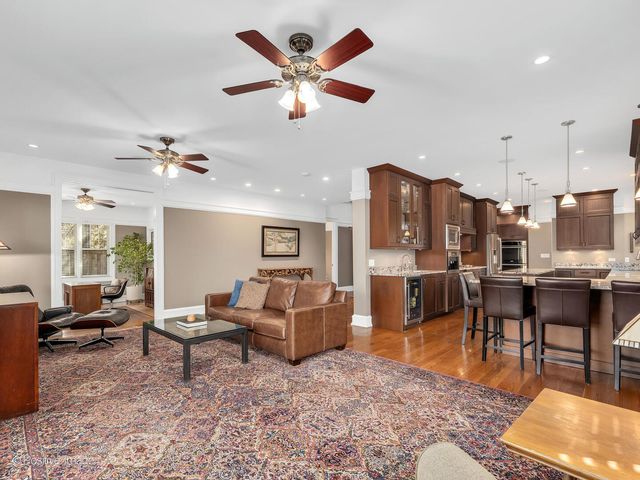 333 Kenmore Avenue, Elmhurst, IL 60126