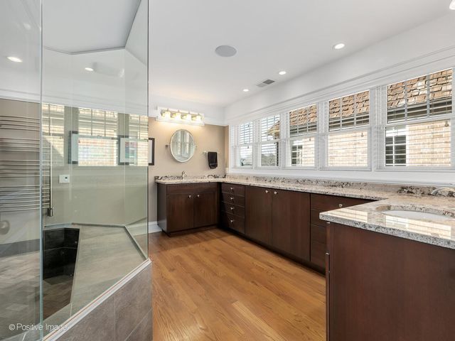 333 Kenmore Avenue, Elmhurst, IL 60126