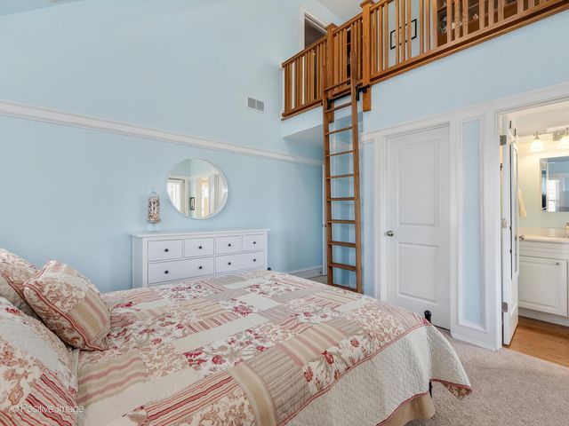 333 Kenmore Avenue, Elmhurst, IL 60126