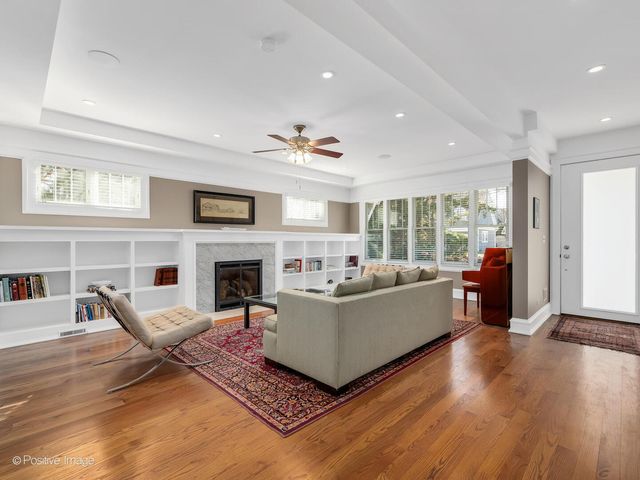 333 Kenmore Avenue, Elmhurst, IL 60126