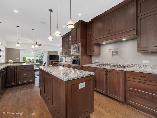 333 Kenmore Avenue, Elmhurst, IL 60126