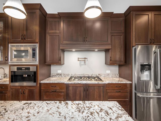 333 Kenmore Avenue, Elmhurst, IL 60126