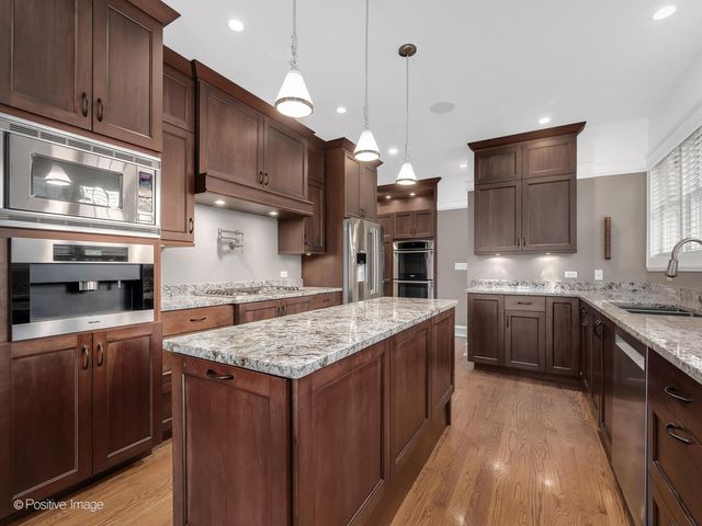 333 Kenmore Avenue, Elmhurst, IL 60126