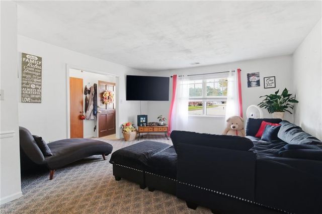 505 Scarborough DR, Chesapeake, VA 23322