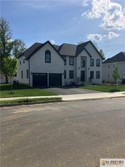 5 Kristina Court, East Brunswick, NJ 08816