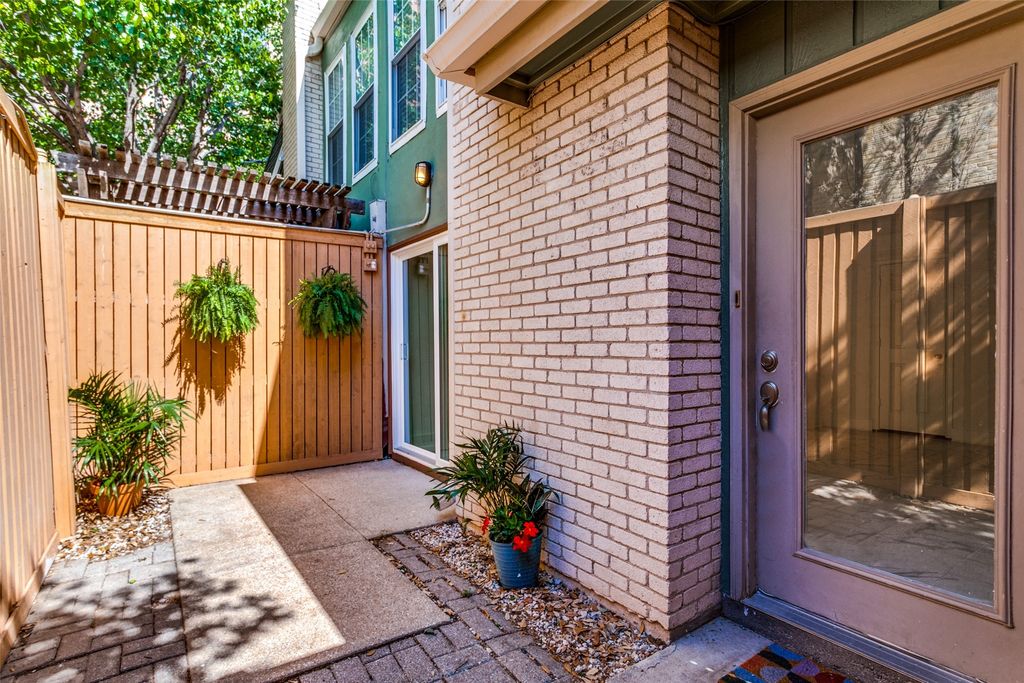 2725 Hood Street 110, Dallas, TX 75219