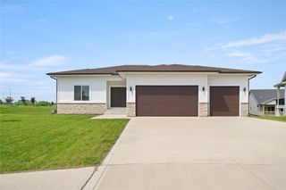 542 Bella Street, West Des Moines, IA 50266