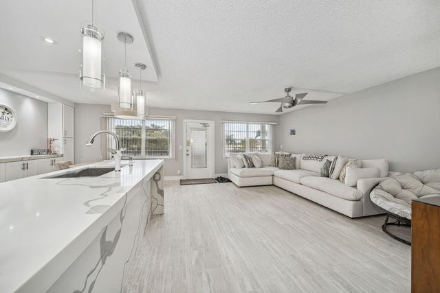 364 WELLINGTON J, West Palm Beach, FL 33417