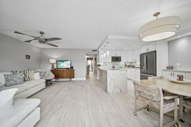 364 WELLINGTON J, West Palm Beach, FL 33417