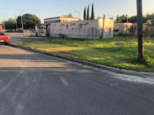 600 W Main Street, Baytown, TX 77520
