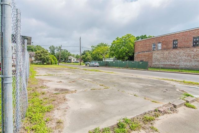 600 W Main Street, Baytown, TX 77520