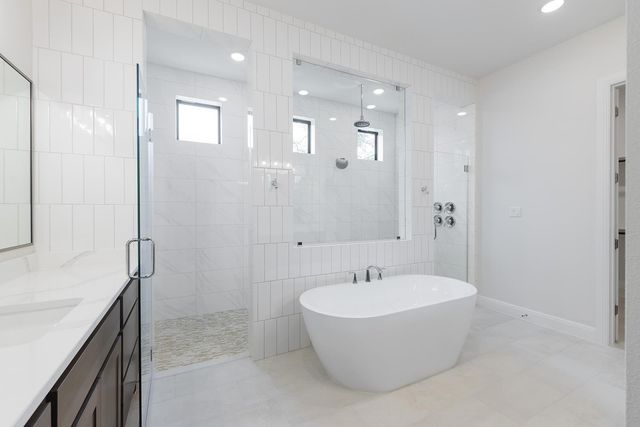 366 Crosswater LN, Dripping Springs, TX 78620