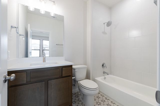 366 Crosswater LN, Dripping Springs, TX 78620