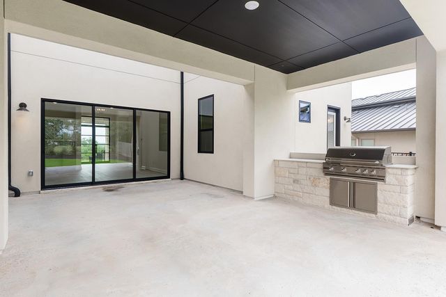 366 Crosswater LN, Dripping Springs, TX 78620
