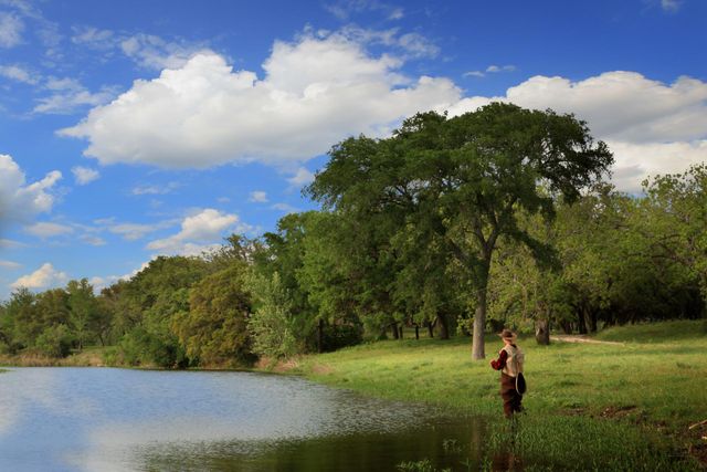 366 Crosswater LN, Dripping Springs, TX 78620